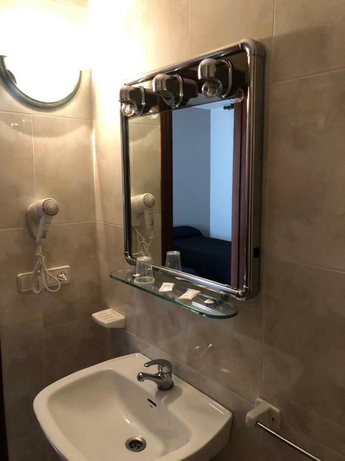 Hotel Lago Villanueva De Arosa Extérieur photo